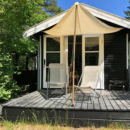 Classic Black And White House With Personal Style Hébergement de vacances *